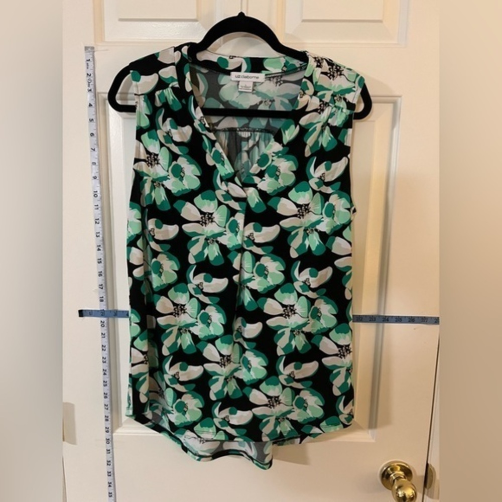 Liz Claiborne sleeveless top, Large